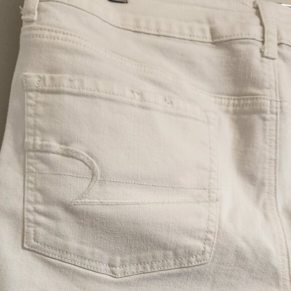 American Eagle Women's White Jean Shorts Size 14 - Picture 7 of 14